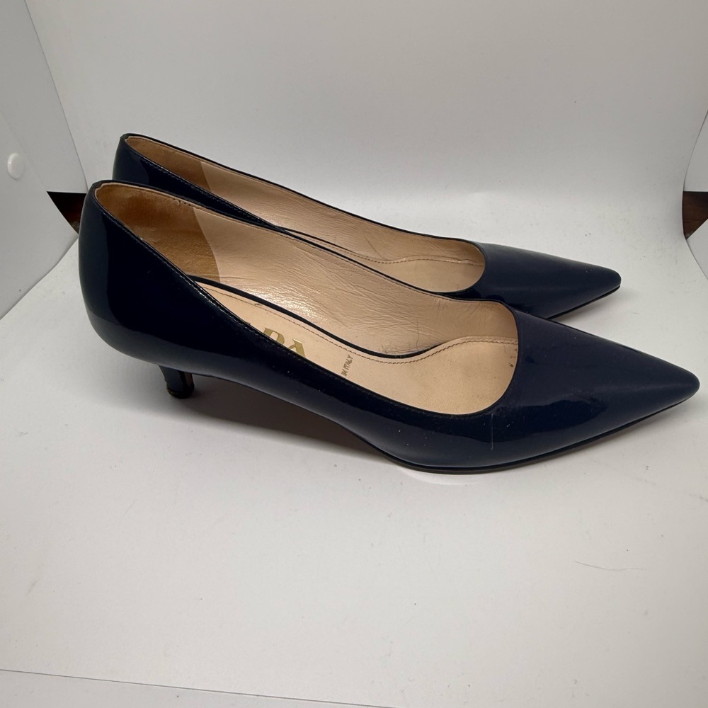 Prada Women's Elegant navy patent leather Heels - Picture 3 of 13
